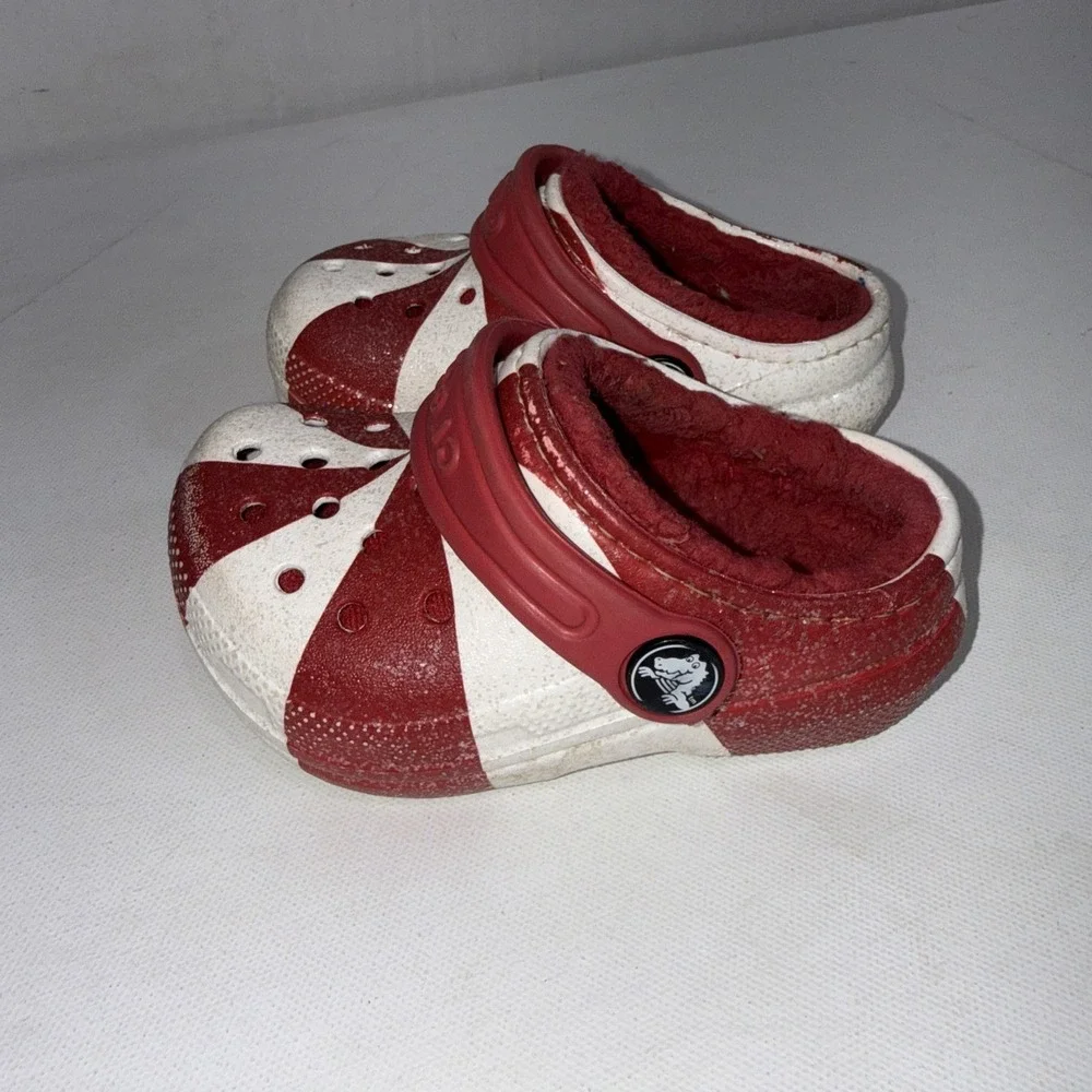 Crocs‎ Classic Fleece Lined Holiday Red White Candy Cane Peppermint Clog Kids C5